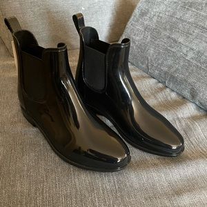 Black shiny Chelsea rain boots